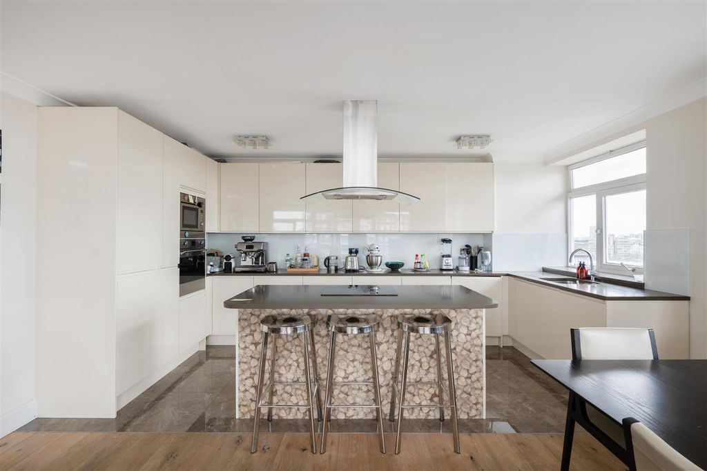 Property photo 3 of 8 Flat 82 Walsingham Hi-4.Jpg