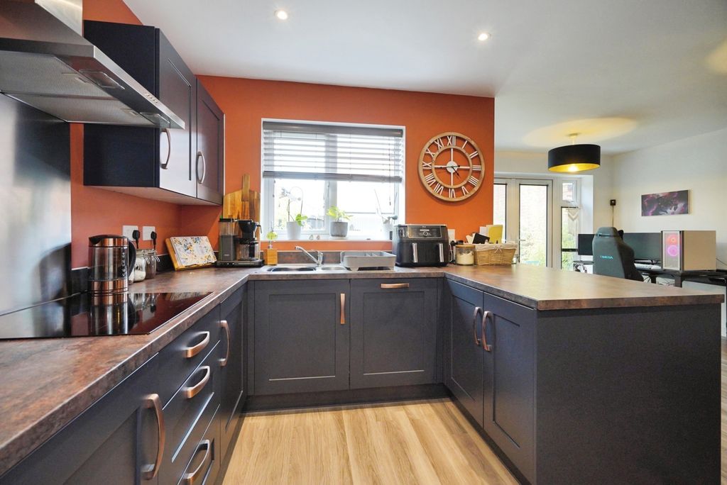 Property photo 2 of 18 Pbox-Img.Jpg