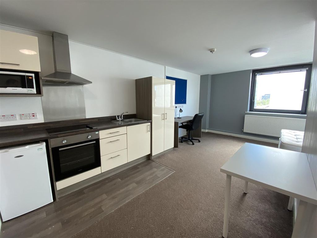 Property photo 1 of 6 Kitchen
