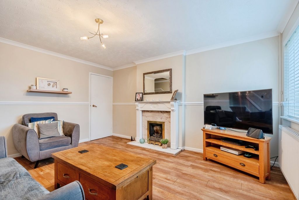 Property photo 3 of 19 Lounge