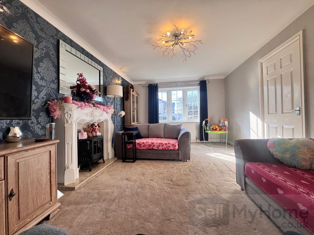 Property photo 3 of 25 Lounge