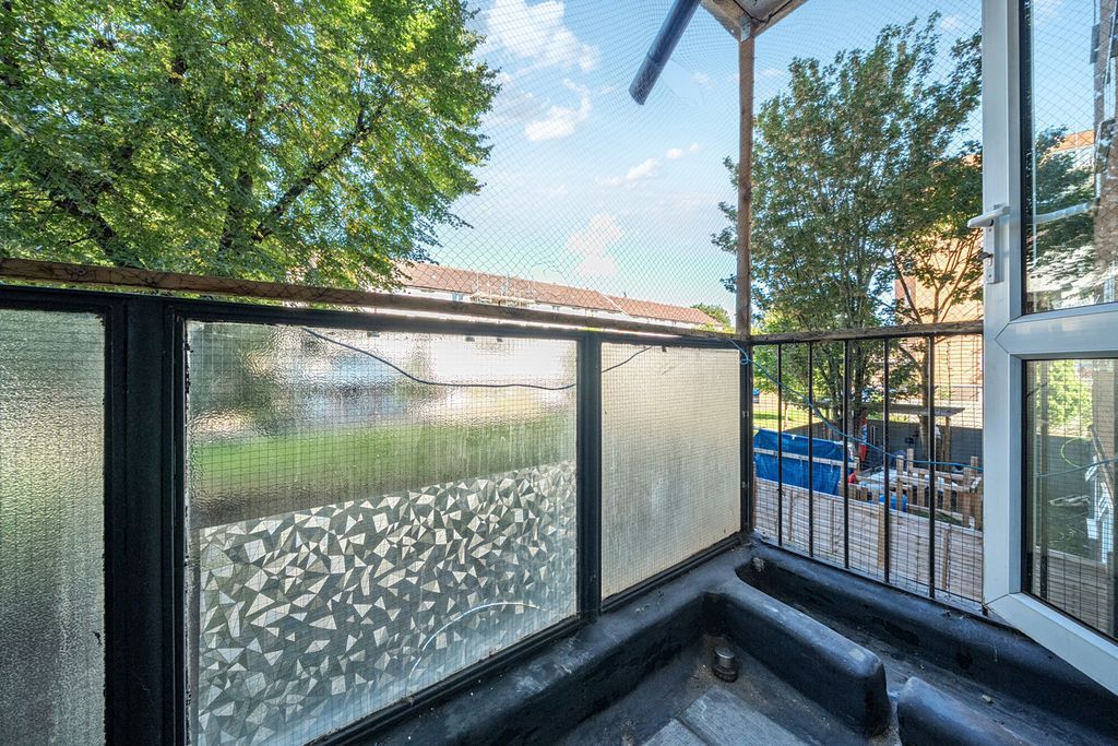 Property photo 2 of 9 Balcony