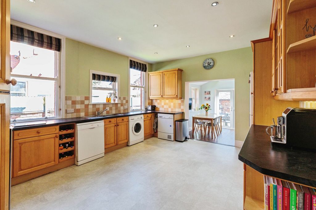 Property photo 2 of 20 Kitchen
