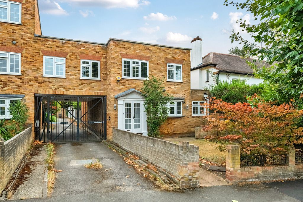 Property photo 1 of 13 1-6A9989867A604-1...