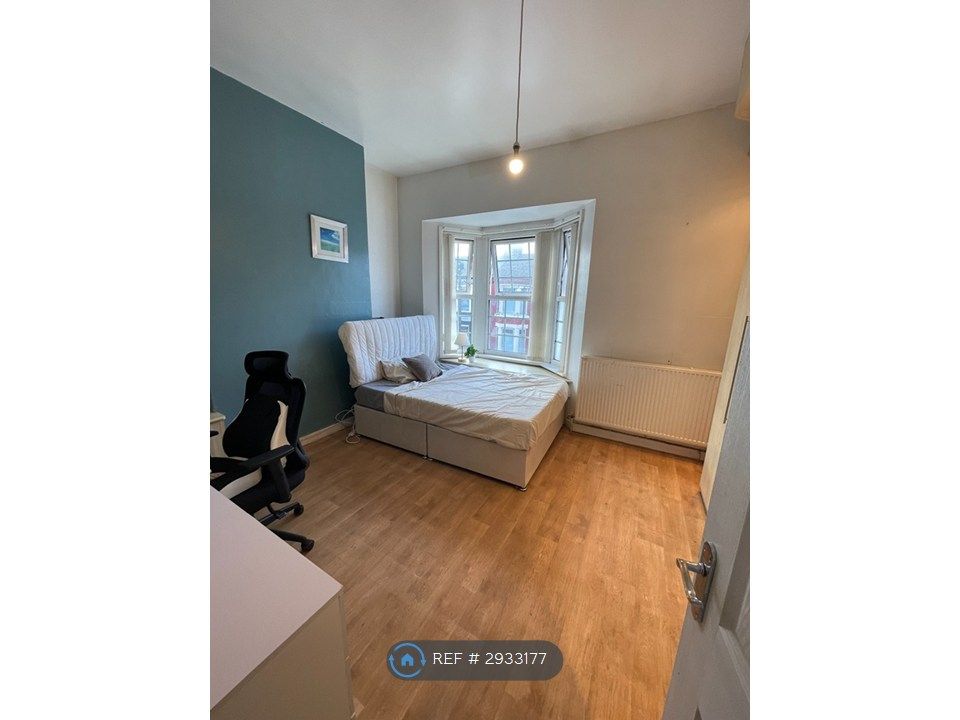 Property photo 1 of 13 Bedroom