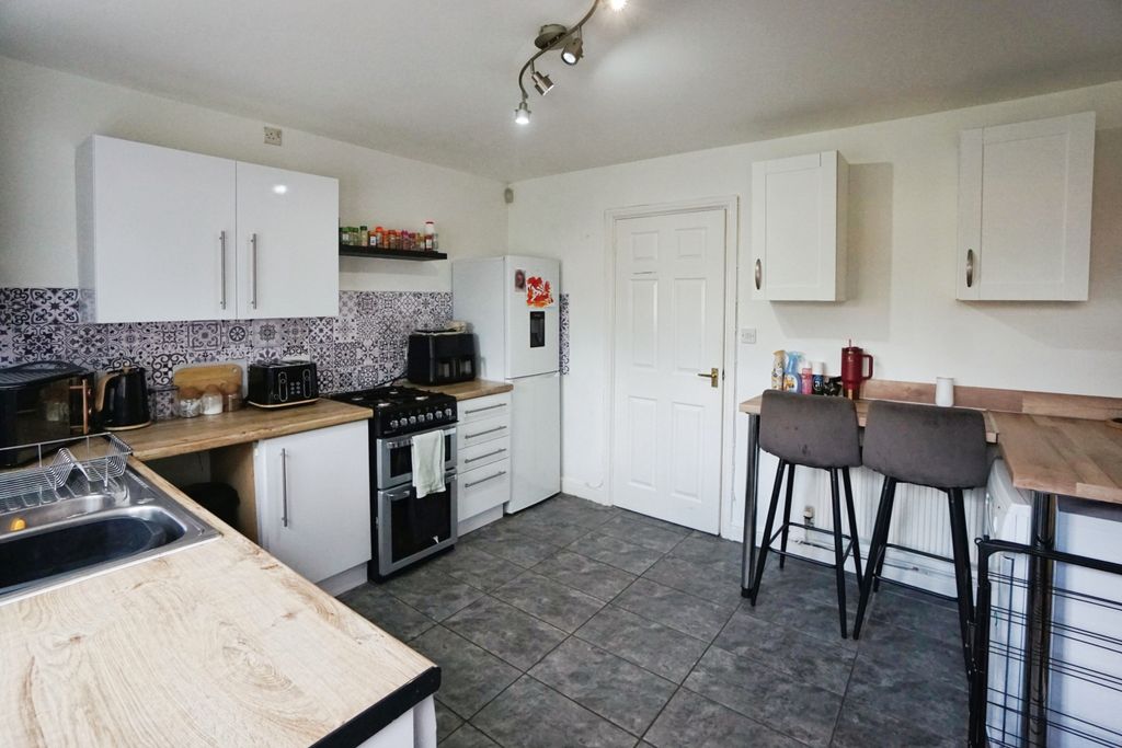 Property photo 2 of 15 Breakfast Kitchen