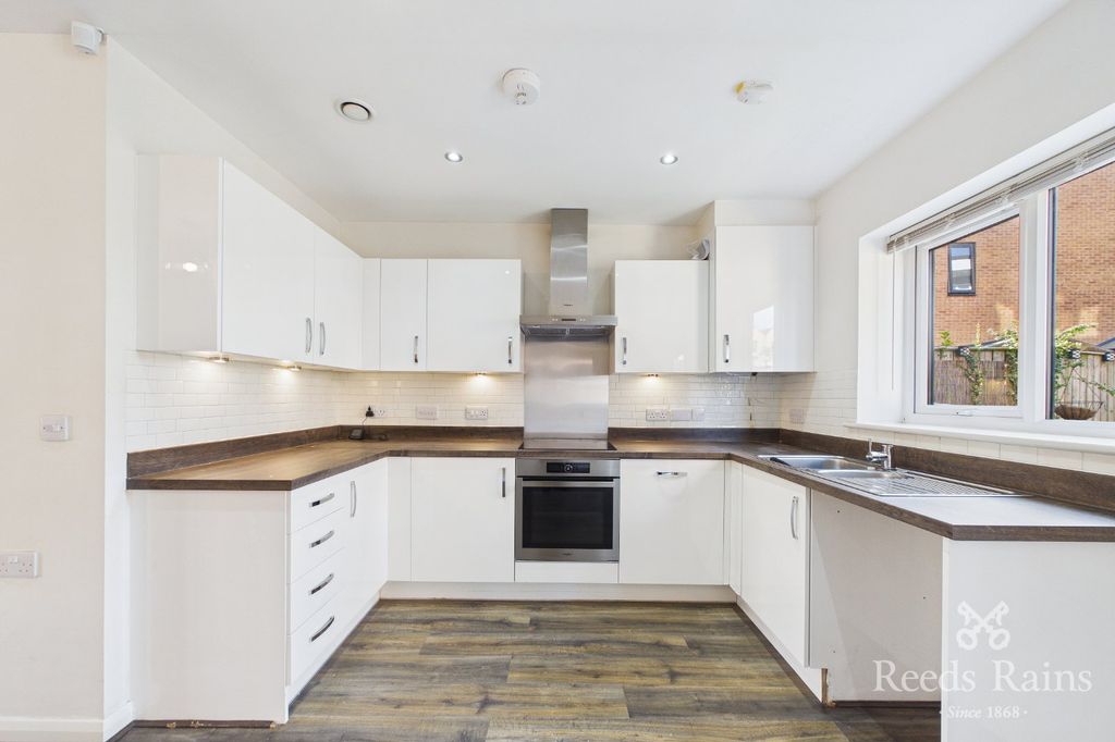 Property photo 2 of 11 Picture No. 02