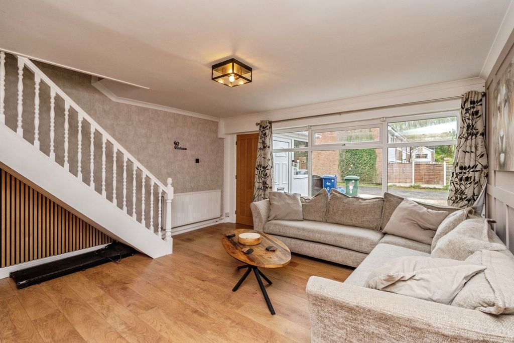 Property photo 2 of 19 Lounge