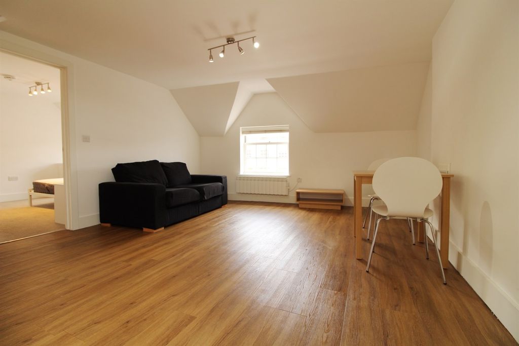 Property photo 2 of 7 Living+Area