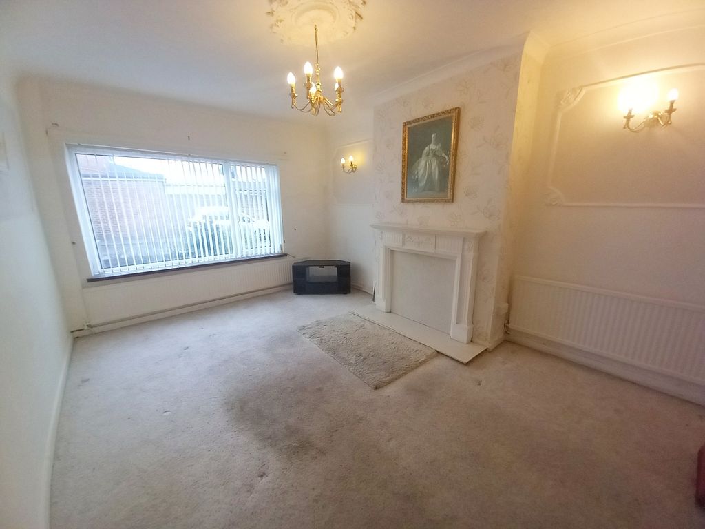 Property photo 3 of 12 Lounge