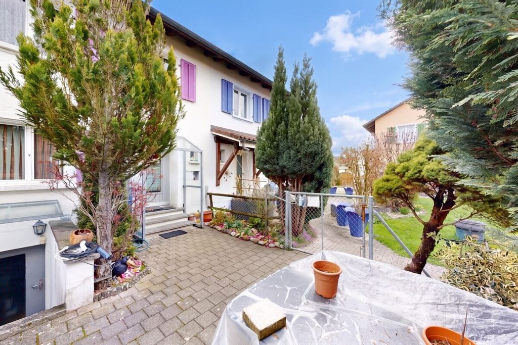 Property photo 2 of 11