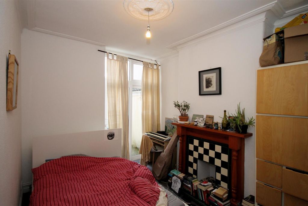 Property photo 3 of 9 Bedroom