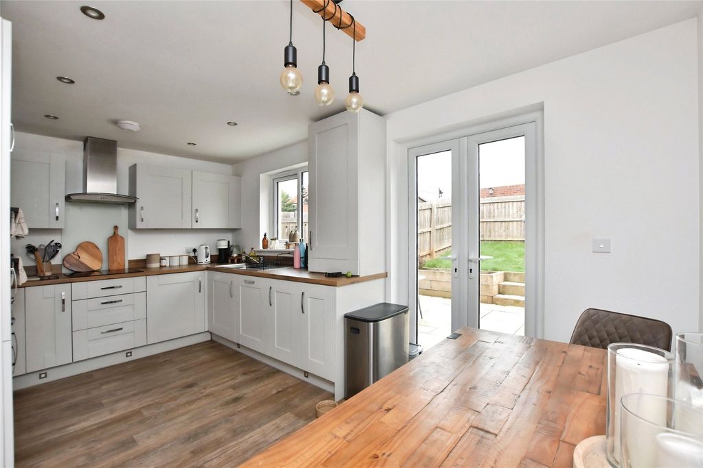 Property photo 2 of 12 Kitchen/Dining Room