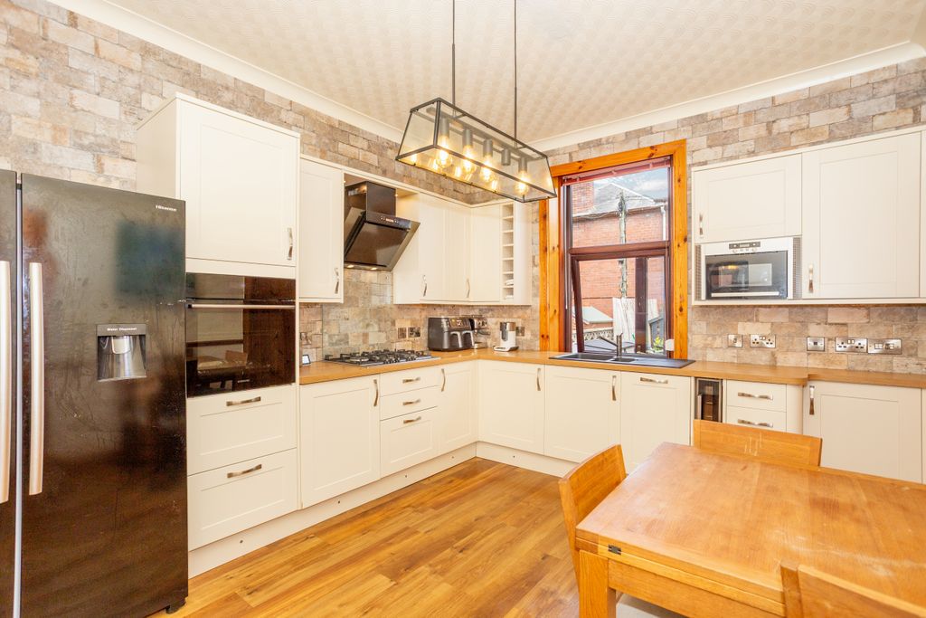 Property photo 3 of 31 Kitchen/Diner