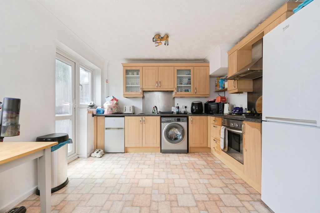 Property photo 3 of 14