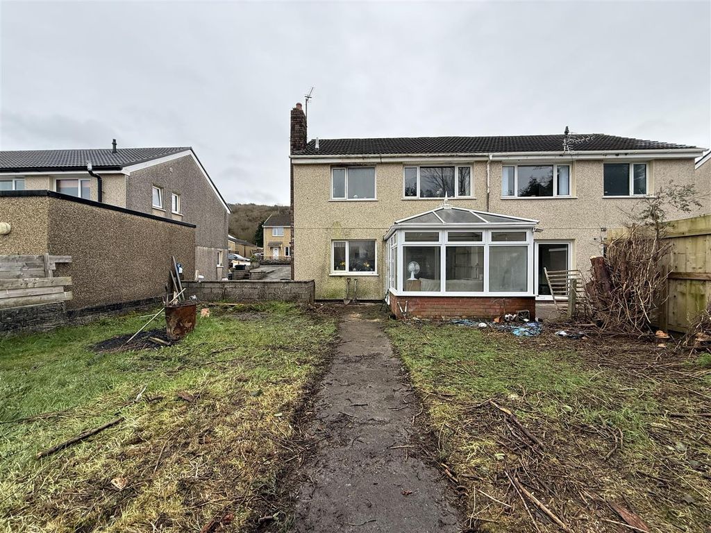 Property photo 3 of 21 Externally