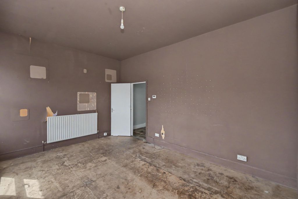 Property photo 3 of 11 Flat B, 35 Solon Road, Brixton, London, Sw2 5Uu