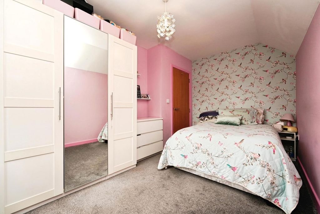 2 bed flat for saleThe Quarry, Dursley, Gloucestershire GL11 photo 5
