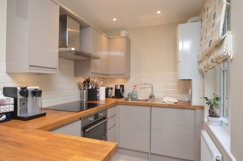 Property photo 1 of 9 New Fitted Kitche...