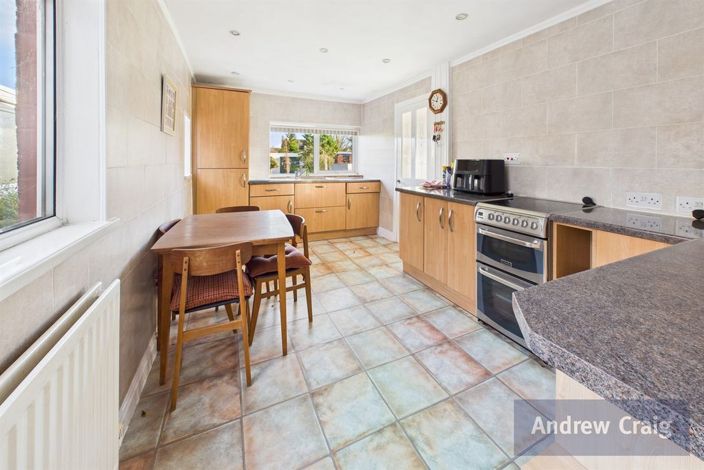 Property photo 3 of 18 Kitchen Breakfast Room