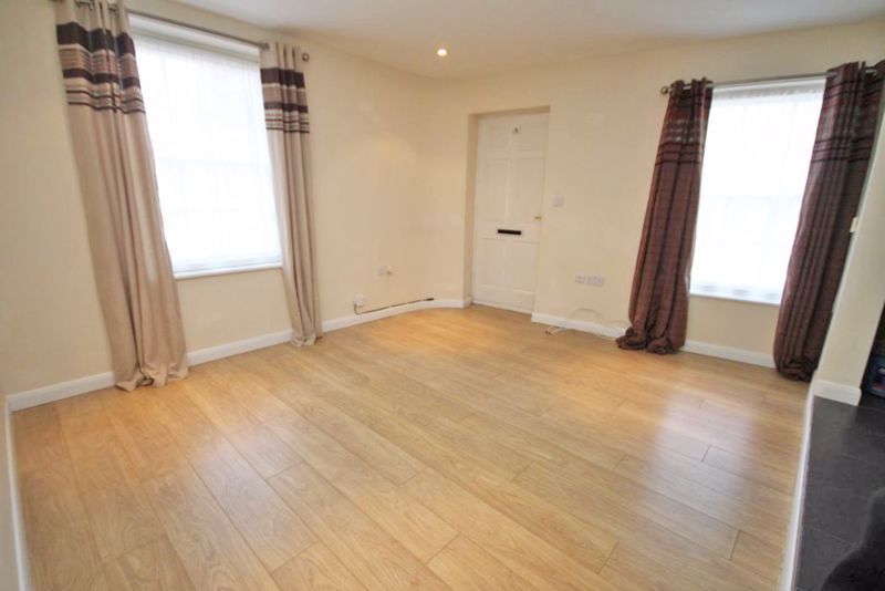 Property photo 3 of 10 Lounge