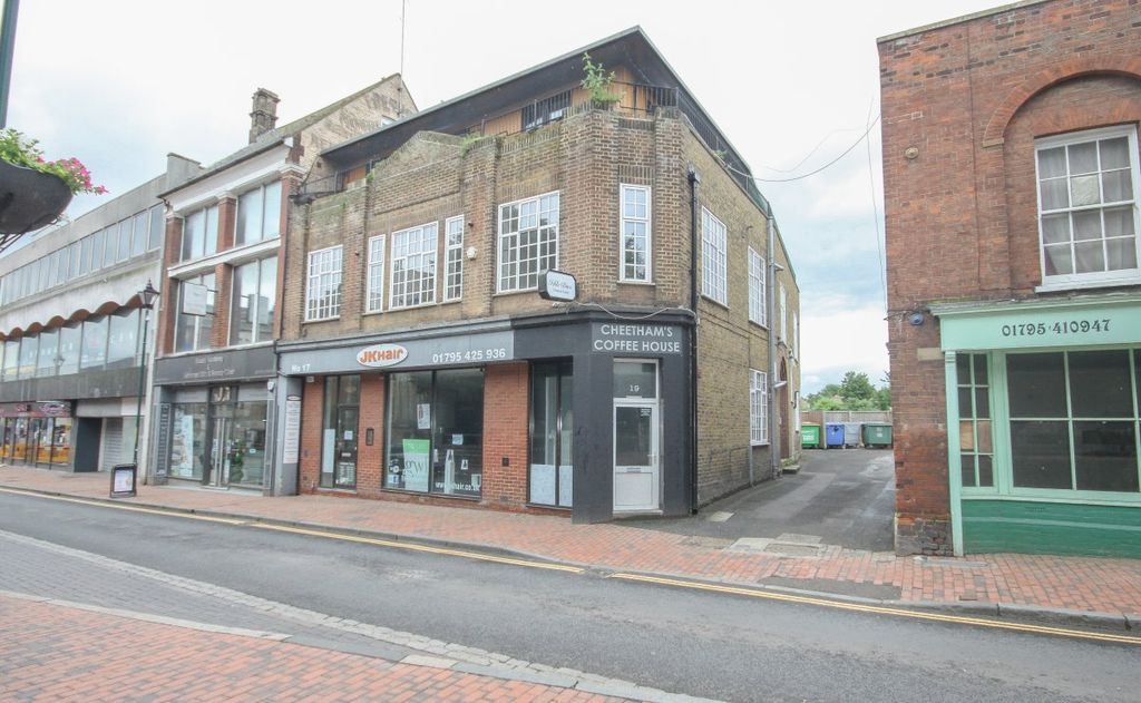 Property photo 1 of 7 1 Bed Apartment With Parking!