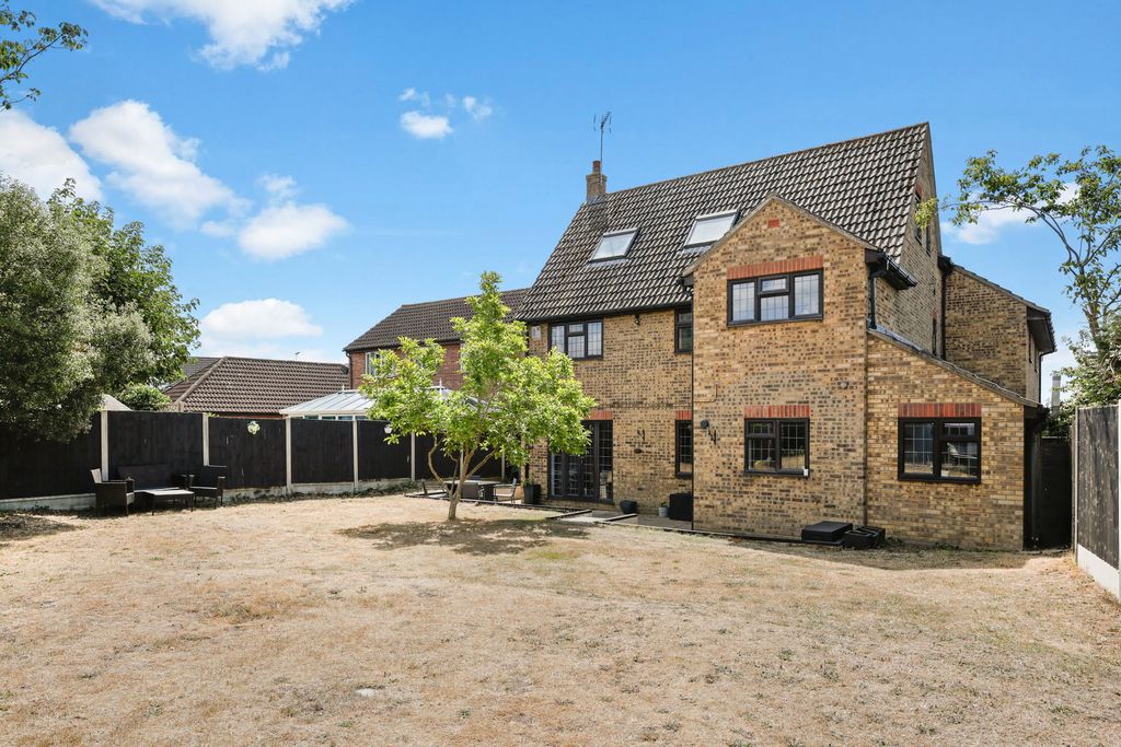 Property photo 2 of 31