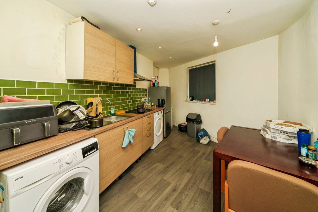 Property photo 2 of 35