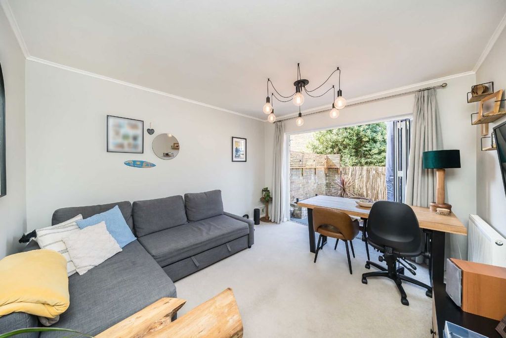 Property photo 1 of 6