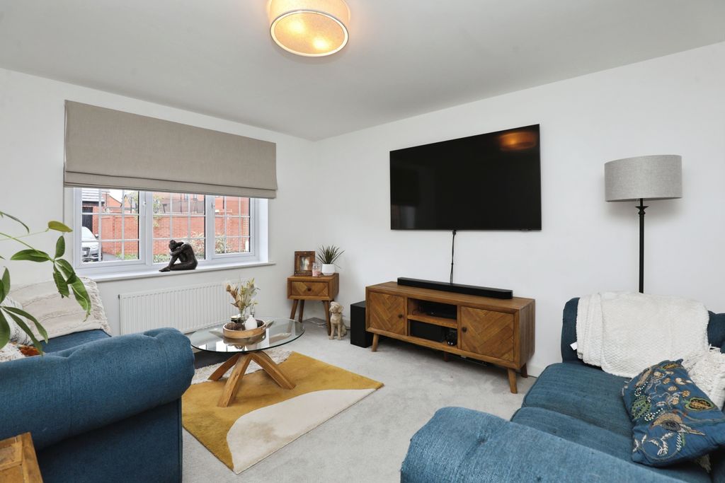 Property photo 3 of 33