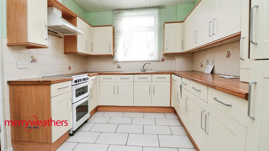 Property photo 2 of 12 Kitchen