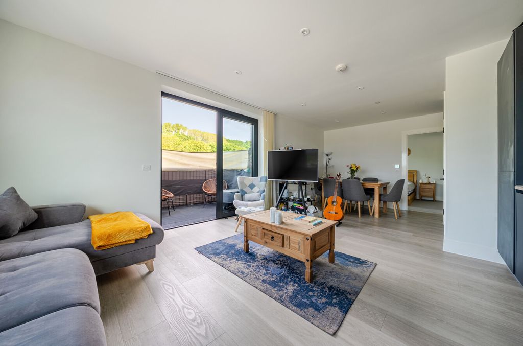 Property photo 2 of 17 1457701-9-69Fdab5...