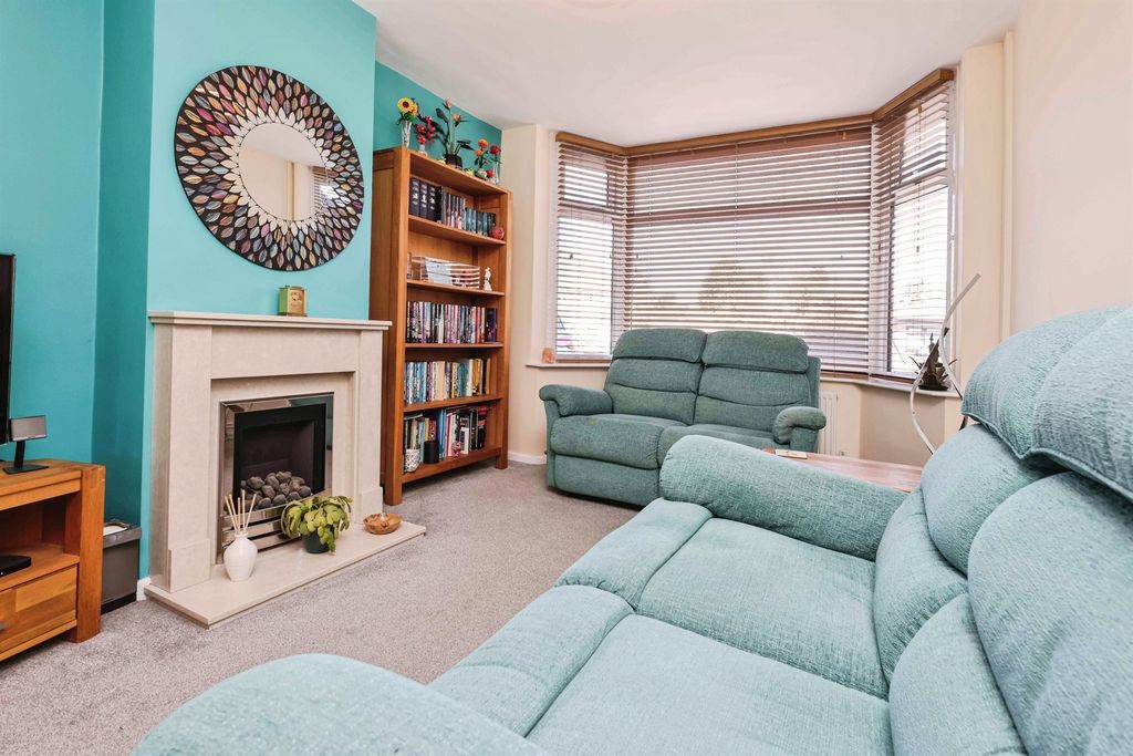Property photo 3 of 18