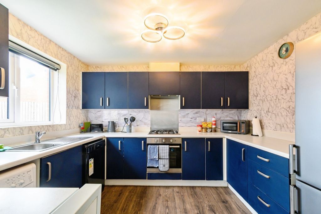 Property photo 2 of 16 Kitchen