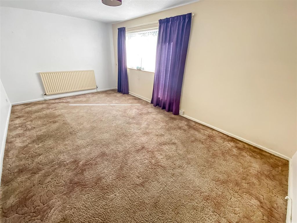 Property photo 3 of 9 Living Room