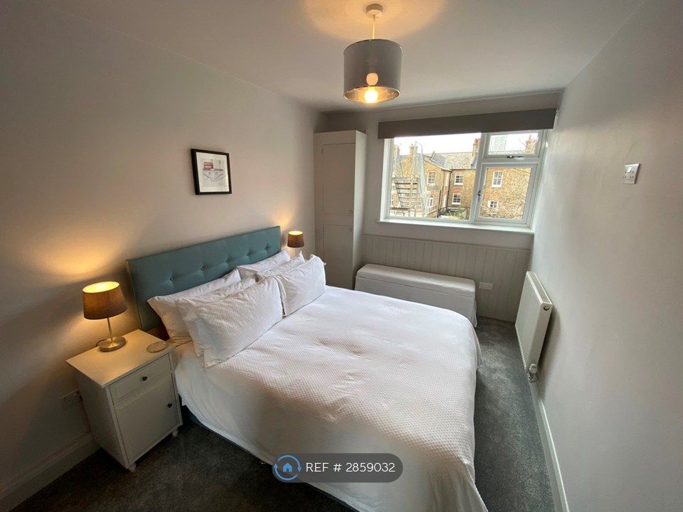 Property photo 1 of 18 New King Sized Bed With Storage In Bedroom