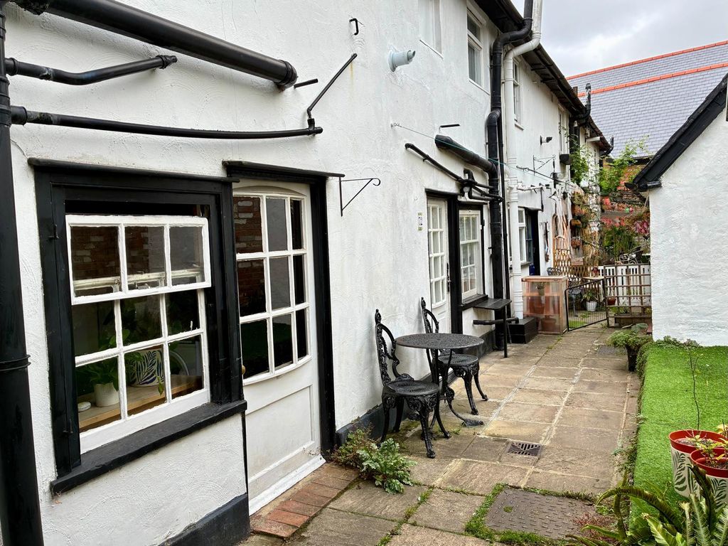 Property photo 2 of 10