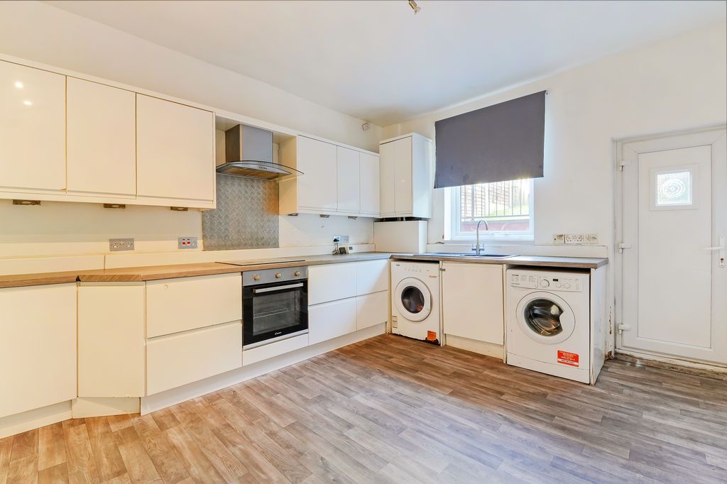 Property photo 2 of 22 Kitchen