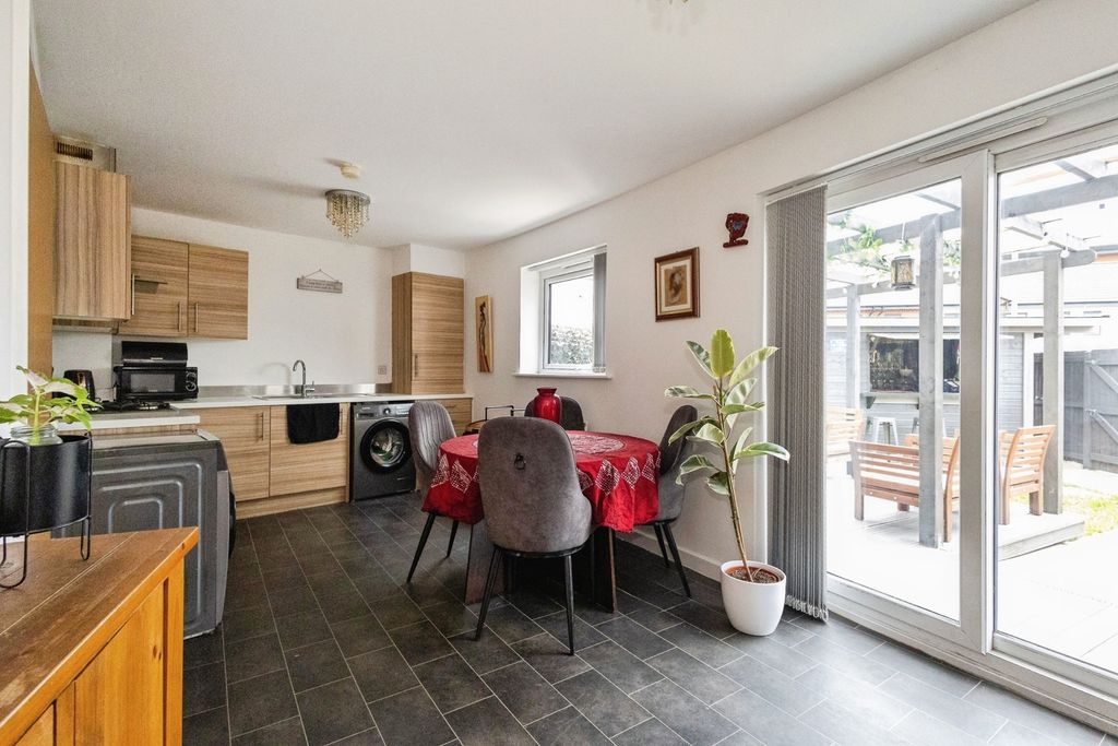 Property photo 3 of 30 Pbox-Img.Jpg