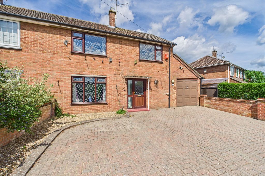 Property photo 2 of 13