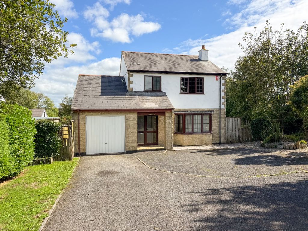 Property photo 2 of 18 4910654