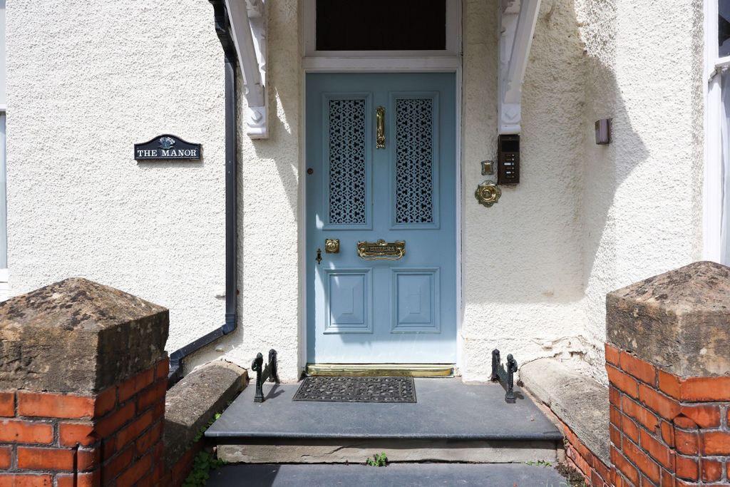 Property photo 2 of 38