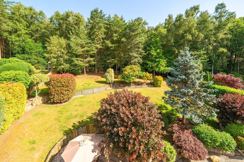 Property photo 3 of 26 Garden