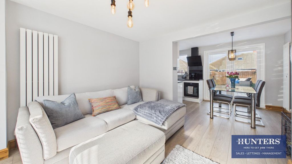 Property photo 3 of 17 Living Room