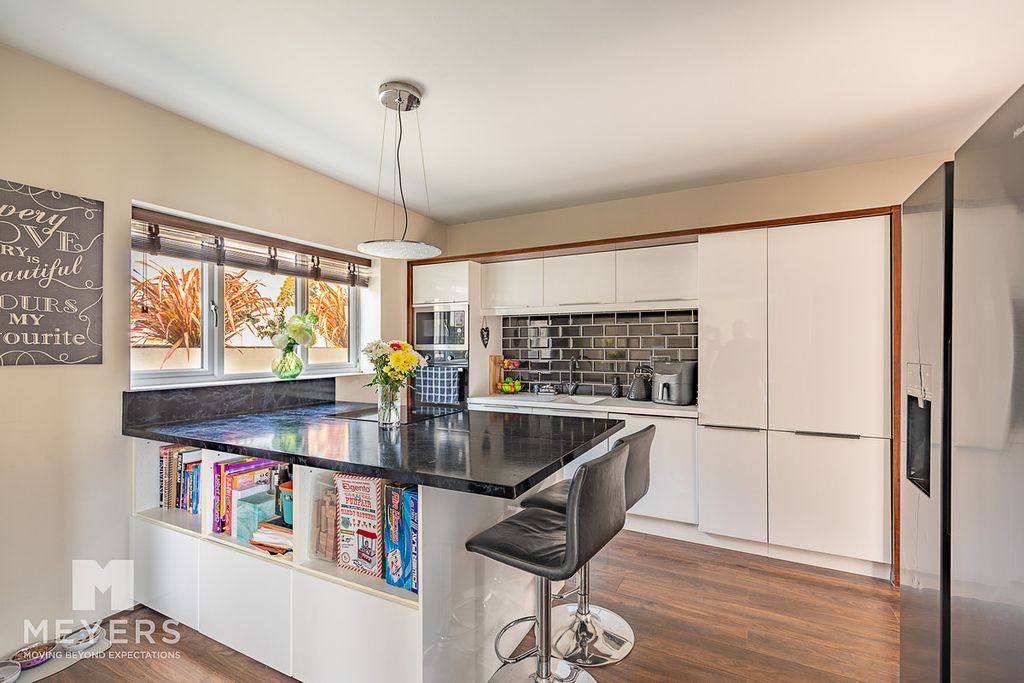 Property photo 1 of 23