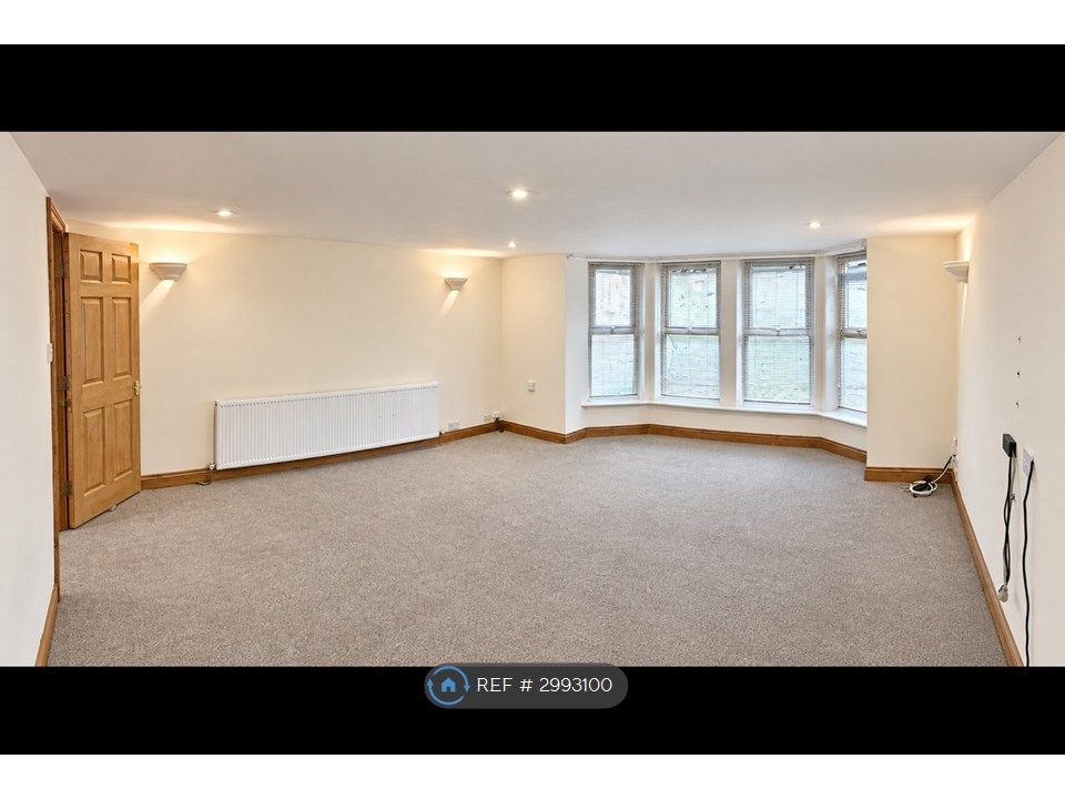 Property photo 1 of 12 Lounge/Bedroom