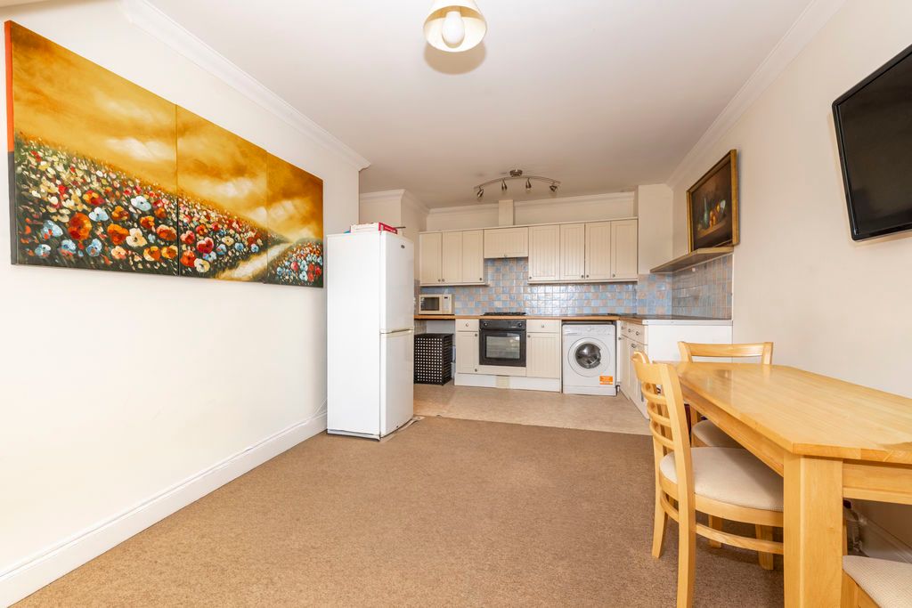 Property photo 3 of 10 Photo 6