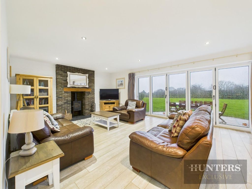 Property photo 2 of 30 Living Room