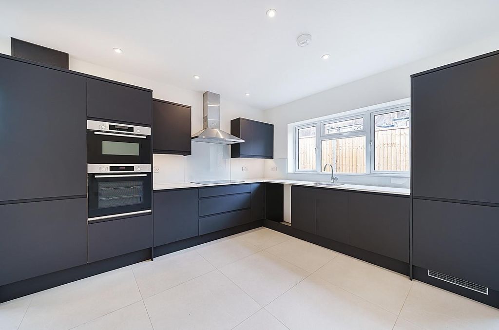 Property photo 2 of 10 18558907 (4)c.Jpg