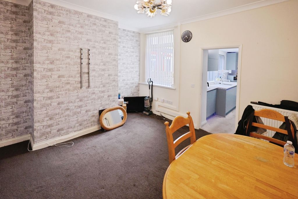 Property photo 3 of 12 Pbox-Img.Jpg